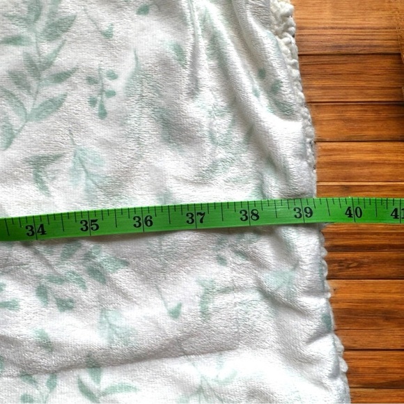 LILA & JACK Baby Blanket - Soft Sherpa Fleece - Green Botanical Print - 39”x30” - Picture 8 of 9